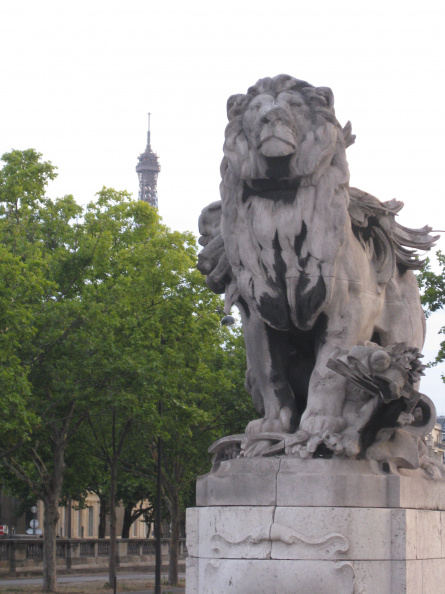 2011-FR-Eiffel-lion