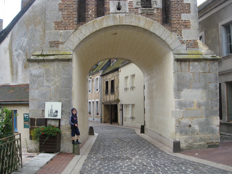 2011-FR-St-Fargeau-gate1