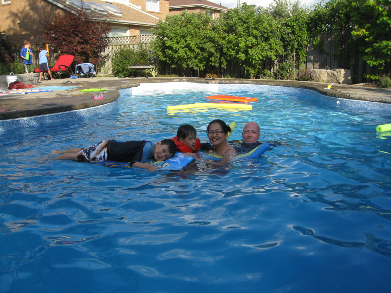 2011-July-TO-Poolparty7.JPG