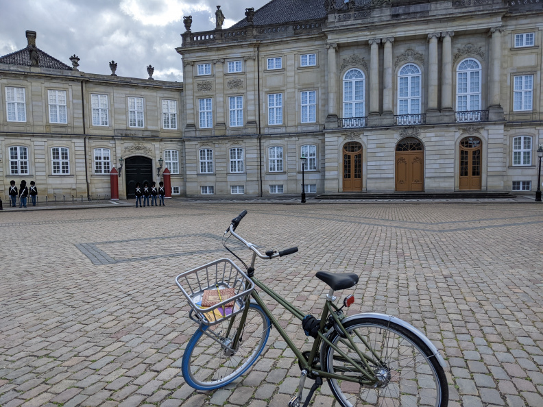 Amalienborg_bike.jpg
