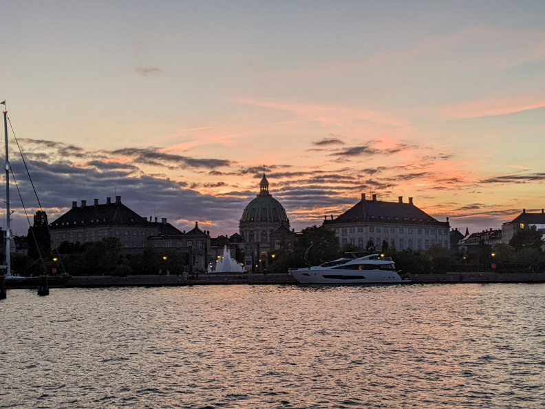 Harbour_evening_Amalienborg.jpg