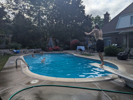 Pool dive Carl0