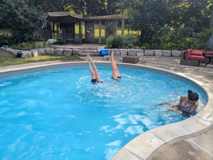 Pool Toes0