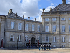 Amalienborg changing guard1